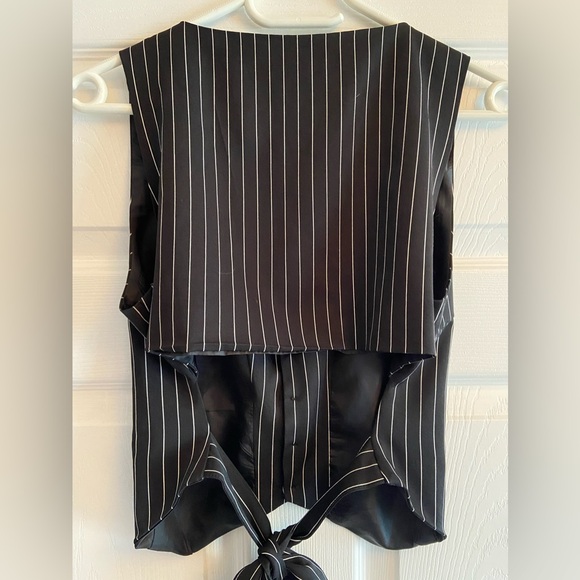 FOREVER 21 Pinstripe Asymmetrical Vest - Picture 4 of 7